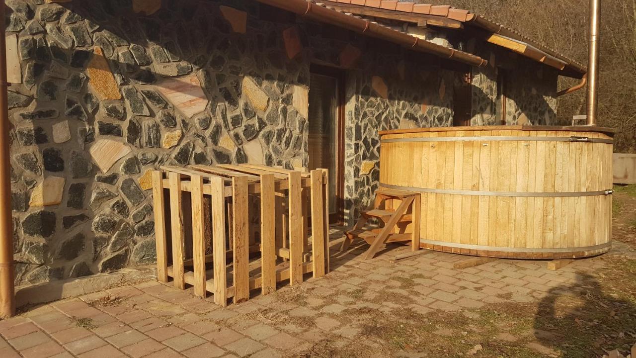 Old Stone Villa Obarok Luaran gambar